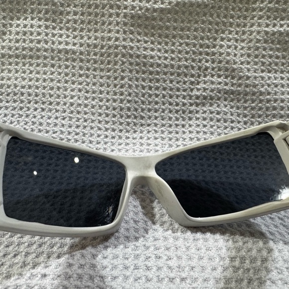 Oakley Black and White Men's Sunglasses - Picture 4 of 8